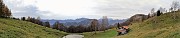 76 Vista panoramica su Alpe Foldone con  Baita-Casera (1449 m)